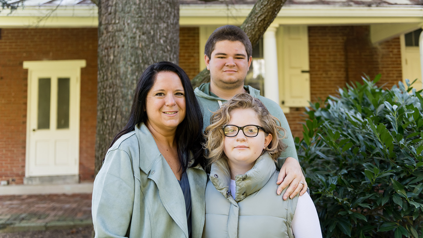 Julie, female Virtua patient successfully treated for ovarian cancer thanks to early detection, poses with her son and daughter