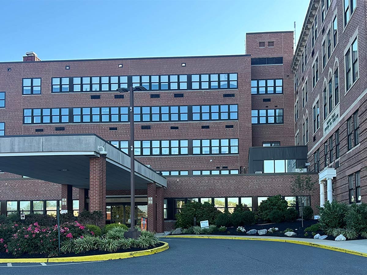 Virtua MIdwifery Camden and CASTLE Camden entrance