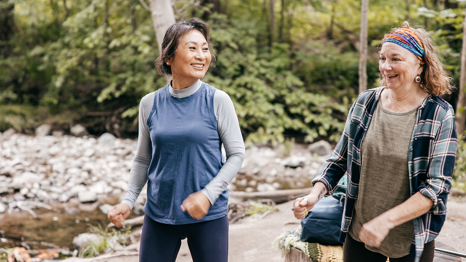 Two-women-walking-in-nature