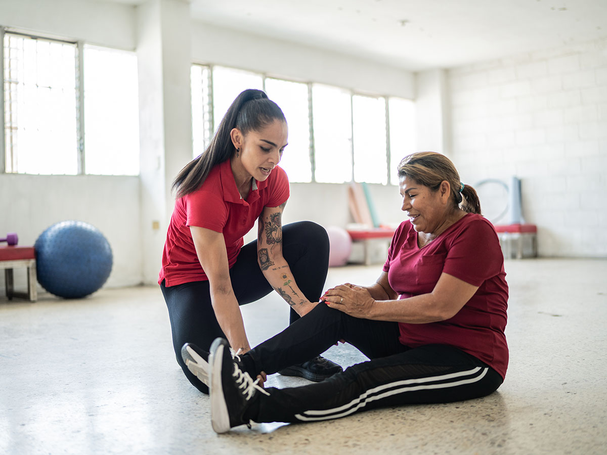 woman getting physical therapy in gym